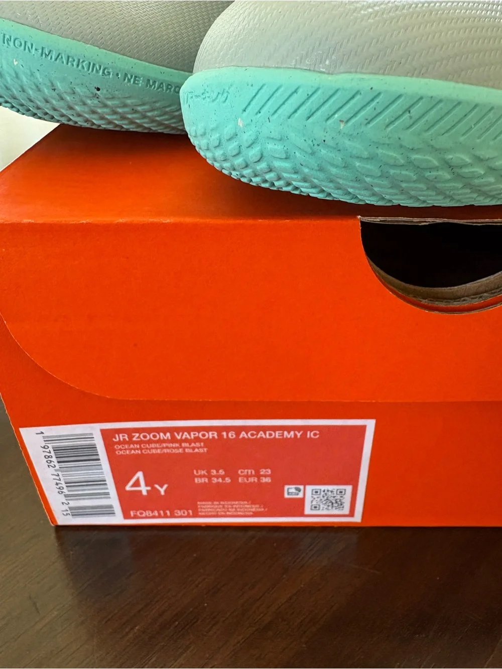 Nike kids Light blue indoor soccer shoes with Pink Accent
